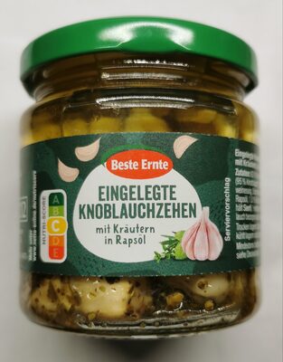 Eingelegte Knoblauchzehen mit Kräutern in Rapsöl