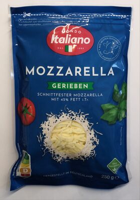 Mozzarella gerieben